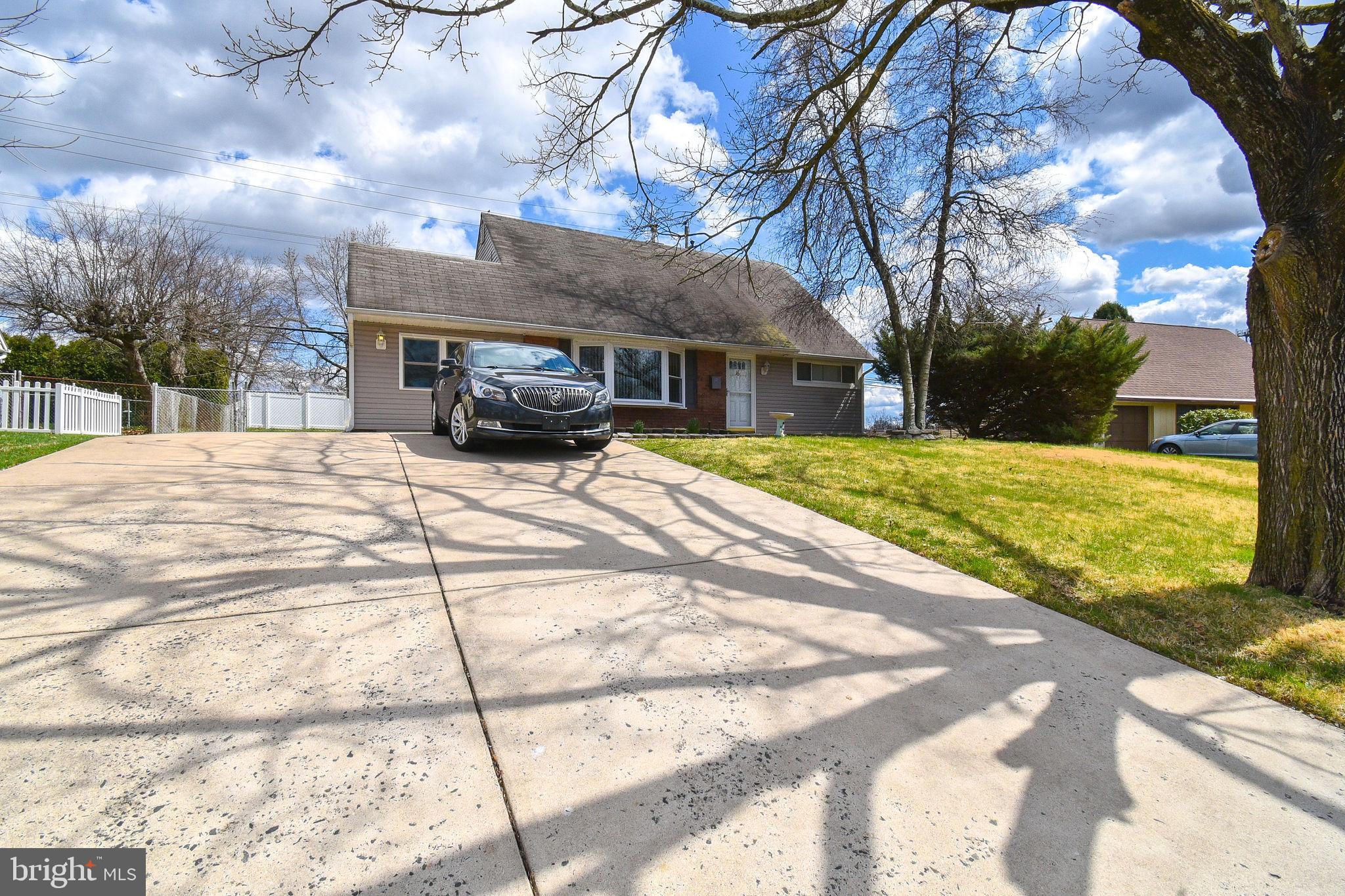 16 Jasmine Road Levittown, PA 19056 - Photo 3 of 32
