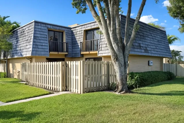 $2,300 | 238 Lake Arbor Drive, Palm Springs, FL 33461