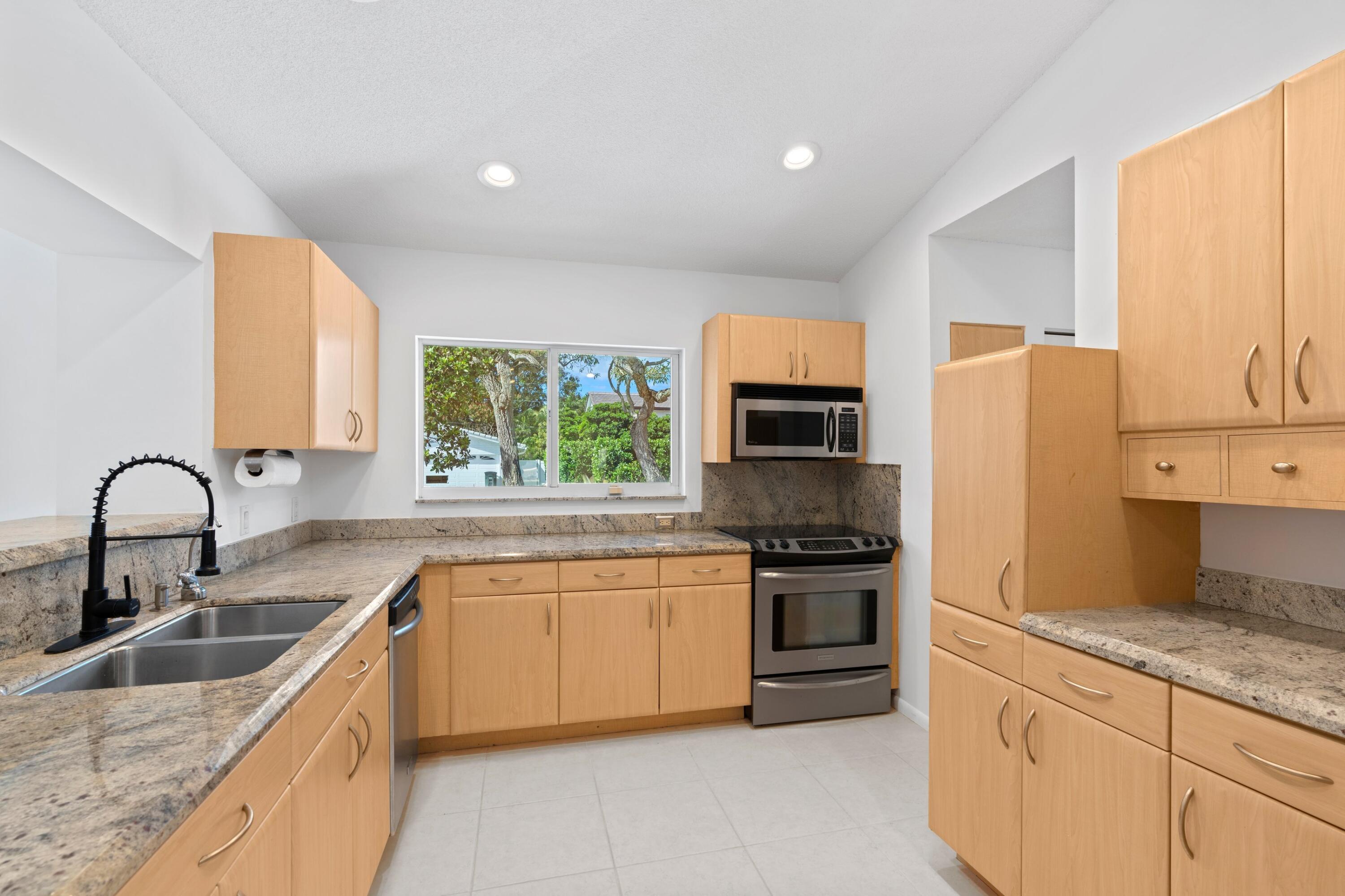 1050 Northwest 5th Avenue Boca Raton, FL 33432 - Photo 13 of 32 Kitchen