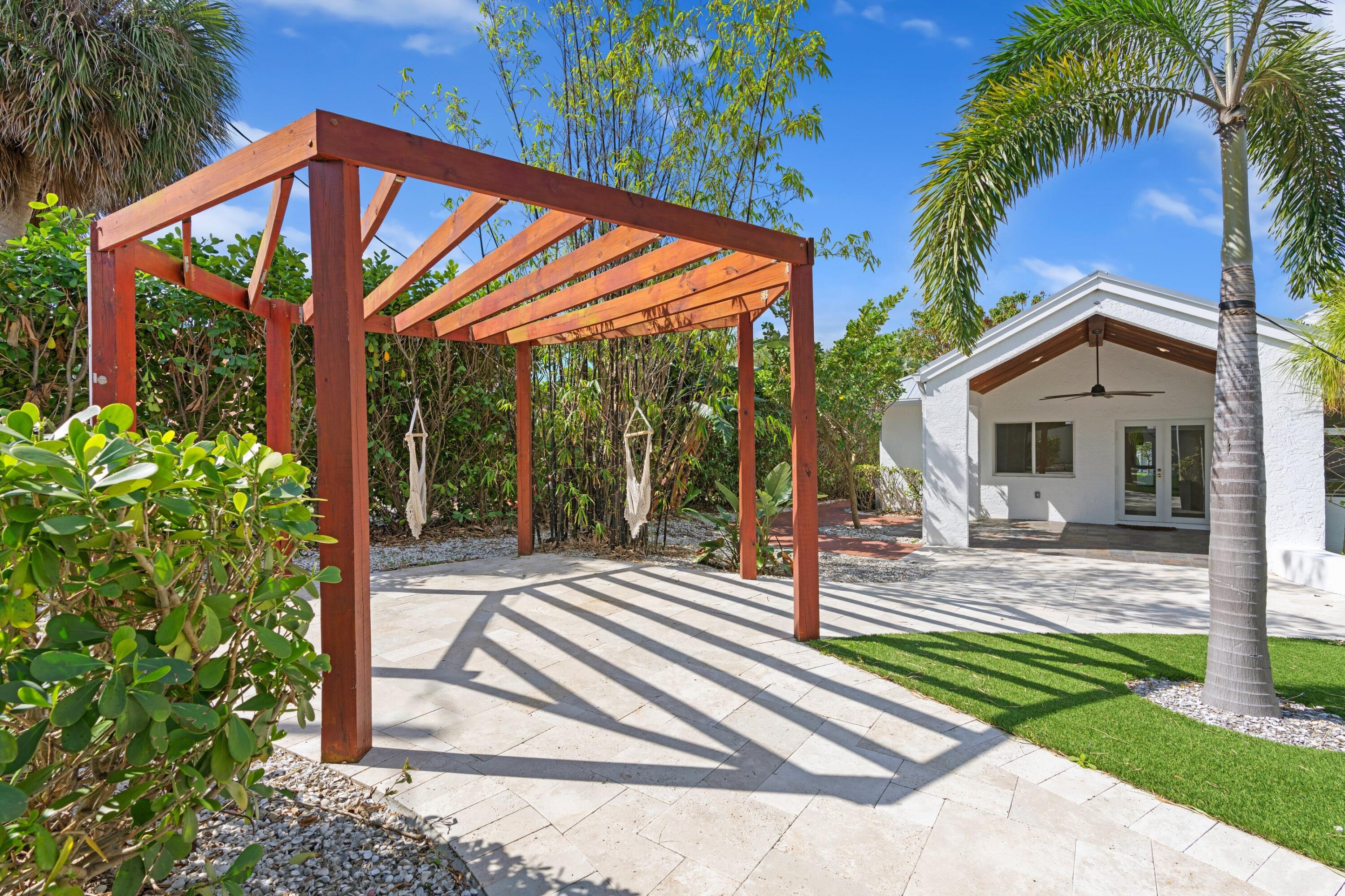 1050 Northwest 5th Avenue Boca Raton, FL 33432 - Photo 3 of 32 Backyard