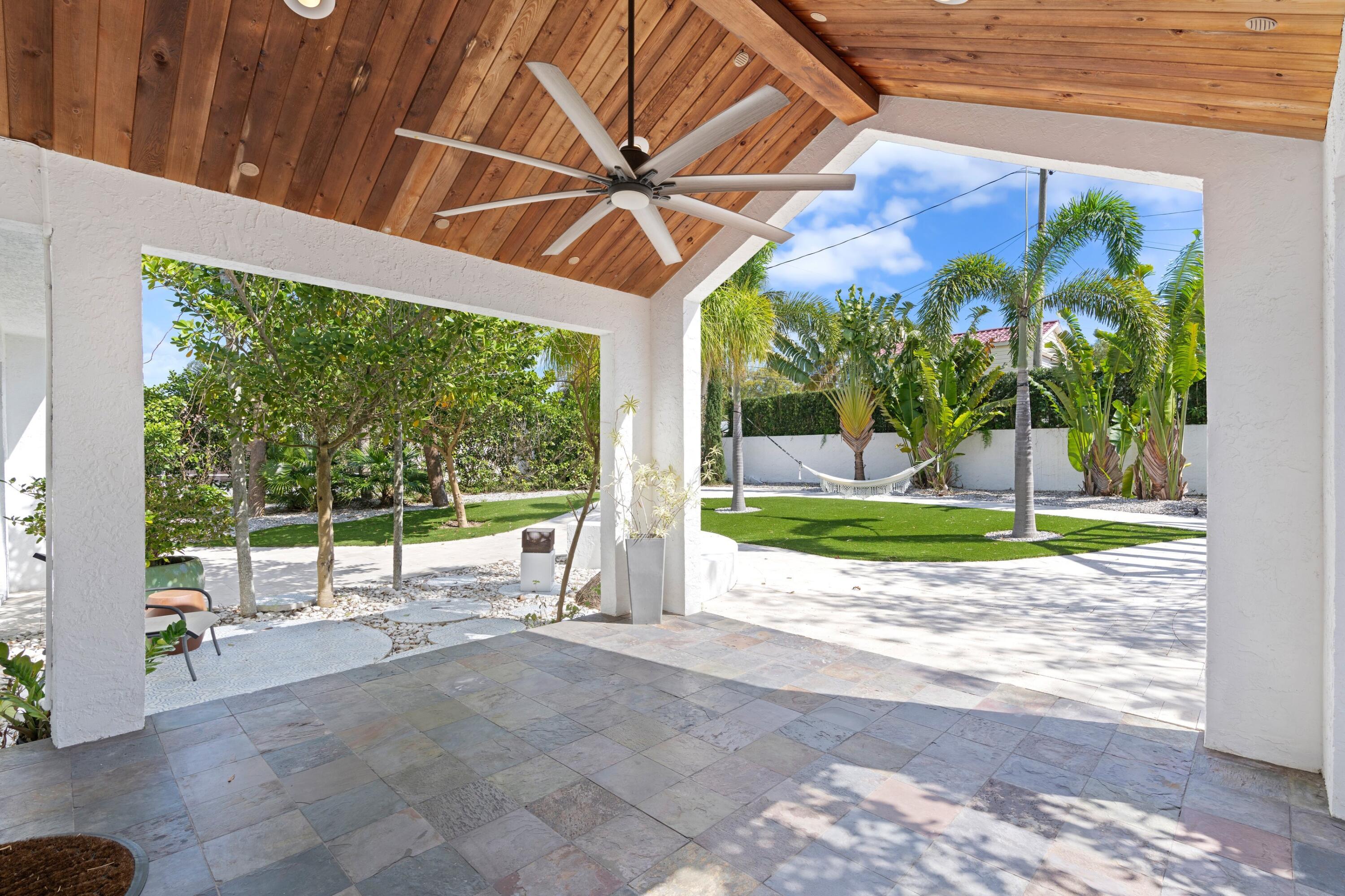 1050 Northwest 5th Avenue Boca Raton, FL 33432 - Photo 4 of 32 Backyard