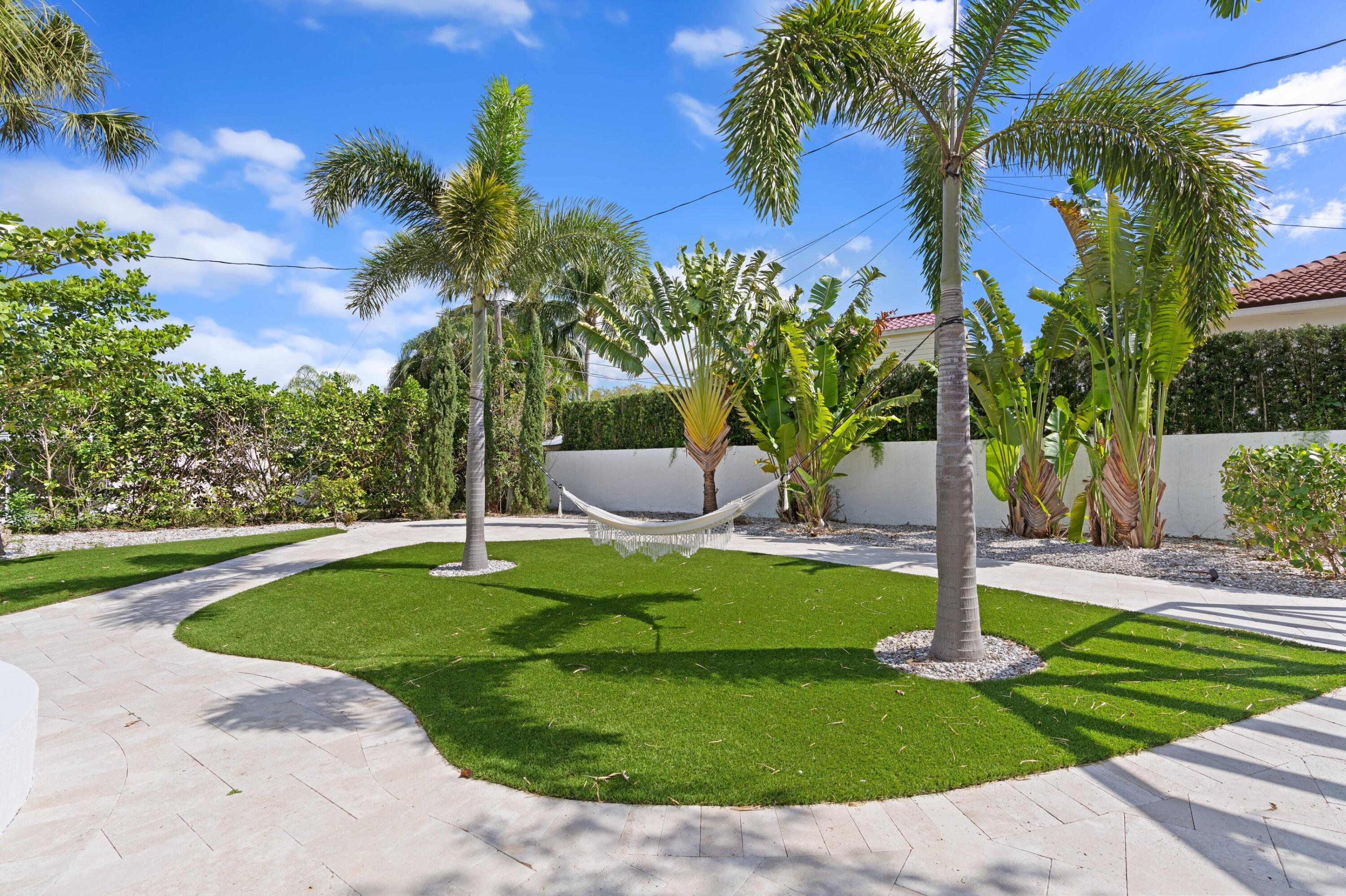 1050 Northwest 5th Avenue Boca Raton, FL 33432 - Photo 6 of 32 Backyard