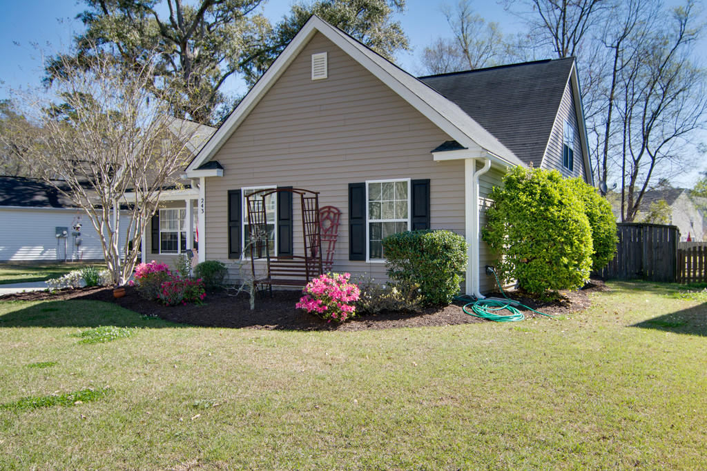 243 Eagle Ridge Road Summerville, SC 29485 - Photo 2 of 33 02