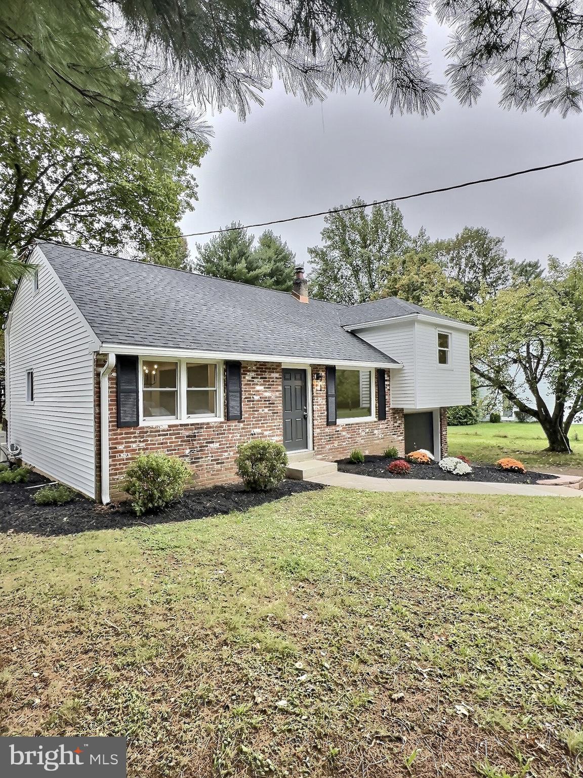 139 West Sandy Ridge Road Doylestown, PA 18901 - Photo 2 of 27