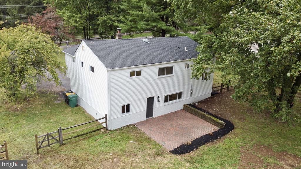 139 West Sandy Ridge Road Doylestown, PA 18901 - Photo 4 of 27