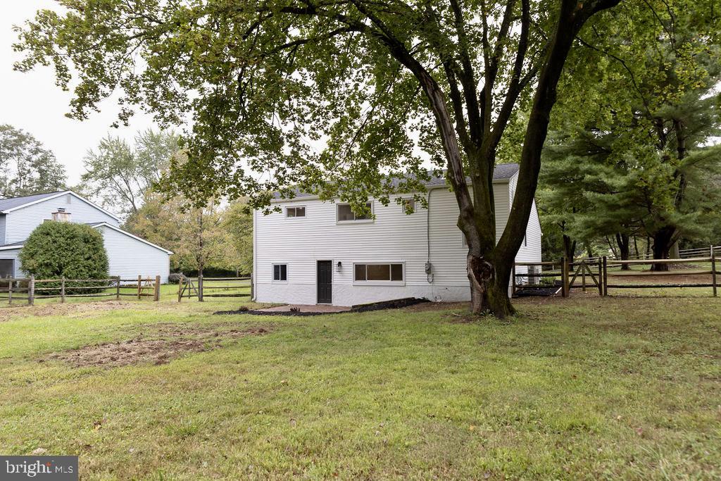 139 West Sandy Ridge Road Doylestown, PA 18901 - Photo 5 of 27