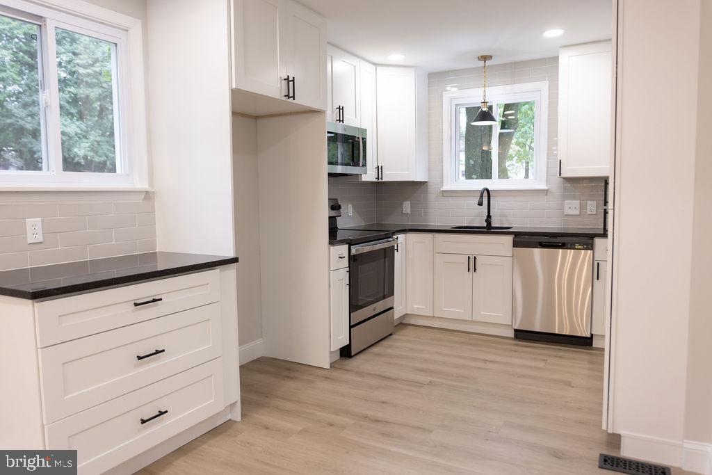 139 West Sandy Ridge Road Doylestown, PA 18901 - Photo 9 of 27
