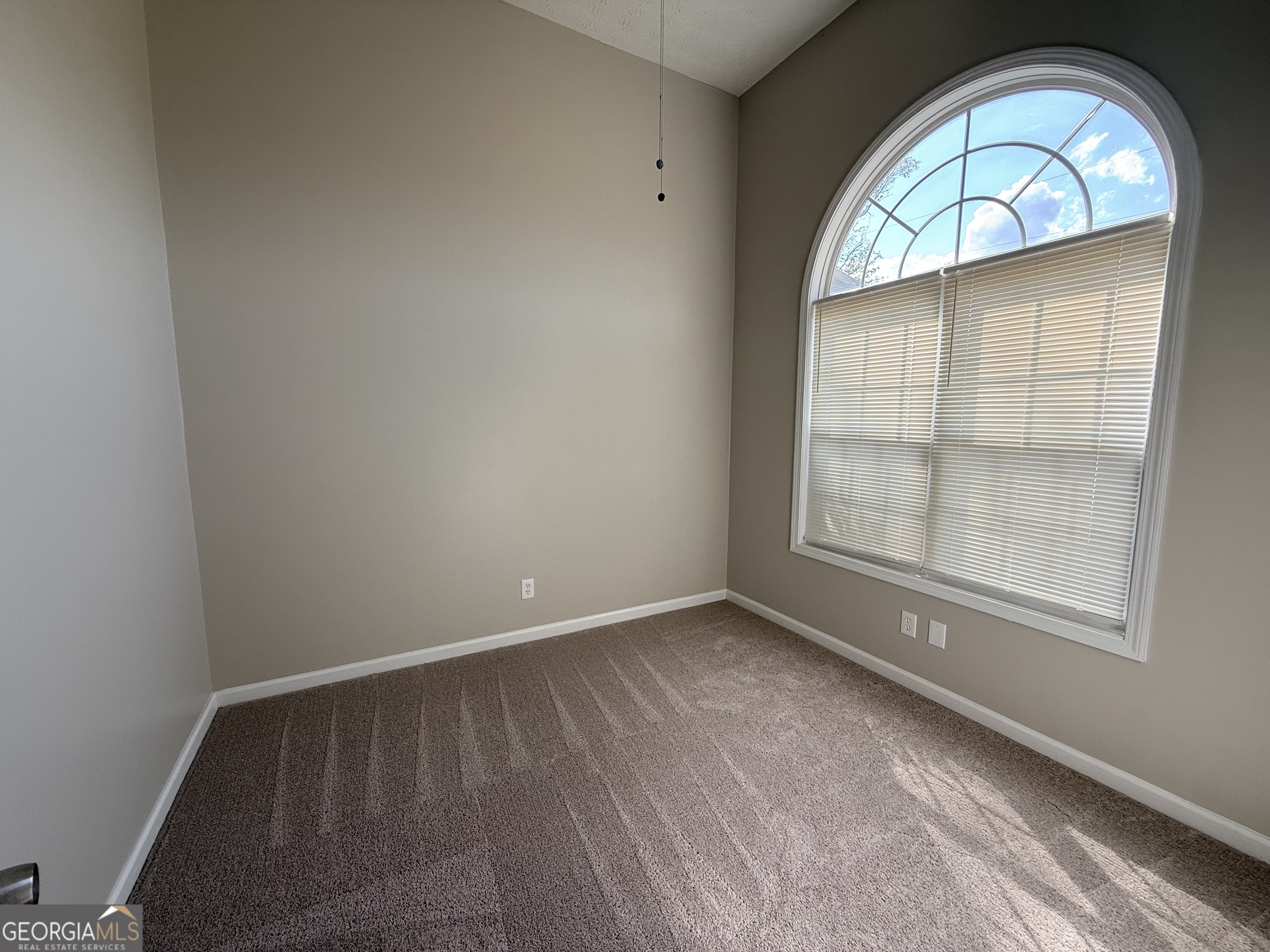 577 Pendergrass Road Winder, GA 30680 - Photo 20 of 25 an empty room with a window