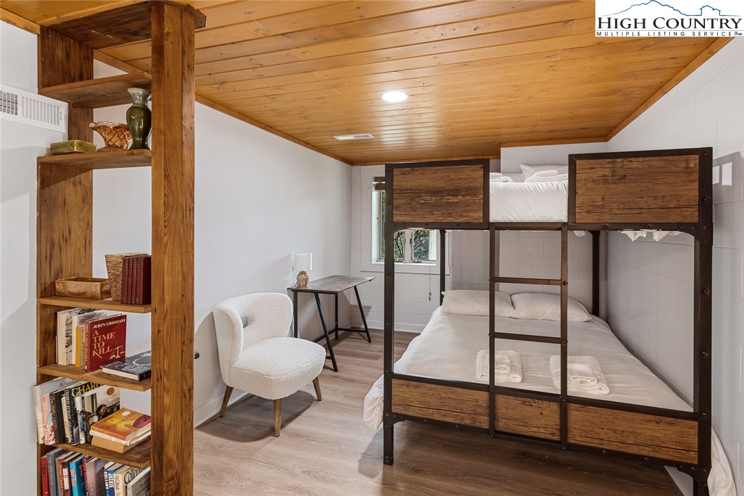 2560 Watauga River Road Sugar Grove, NC 28679 - Photo 26 of 50 a living room with furniture