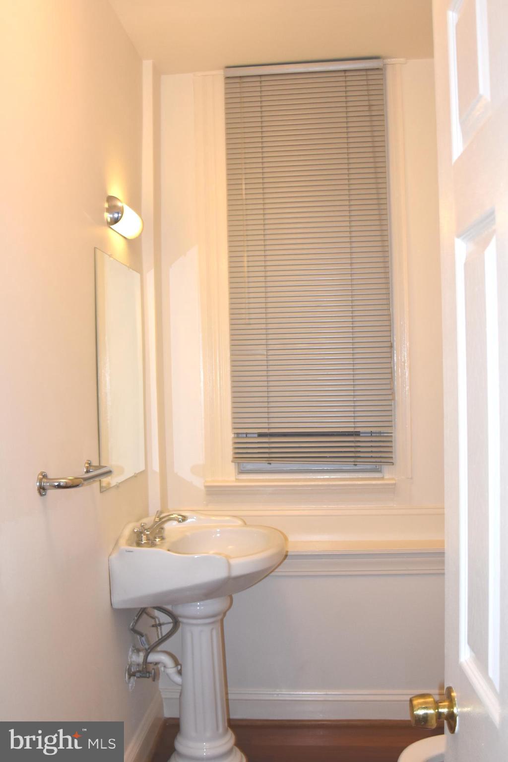144 R Street Northeast Washington, DC 20002 - Photo 24 of 60