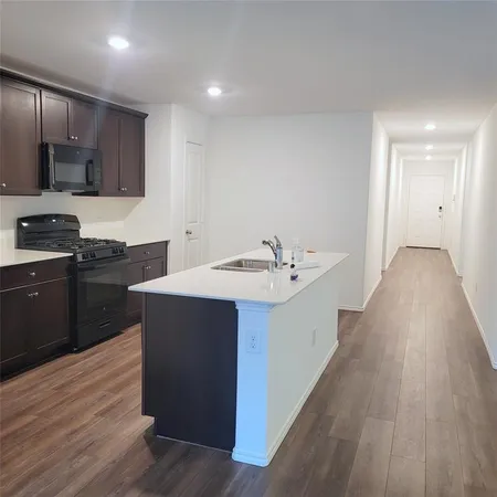 $2,100 | 1213 Wildflower Street, Ennis, TX 75119