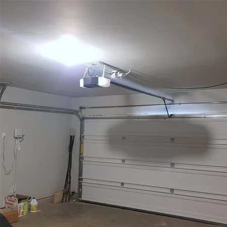 $2,100 | 1213 Wildflower Street, Ennis, TX 75119