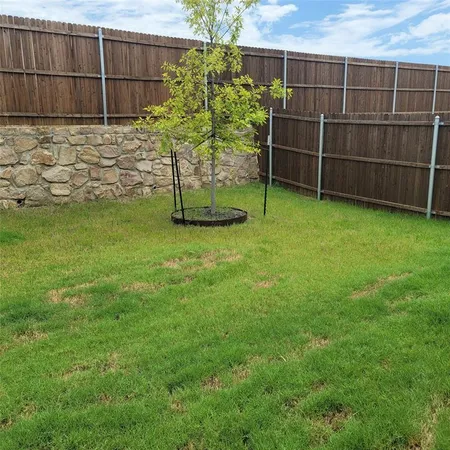 $2,400 | 1213 Wildflower Street, Ennis, TX 75119