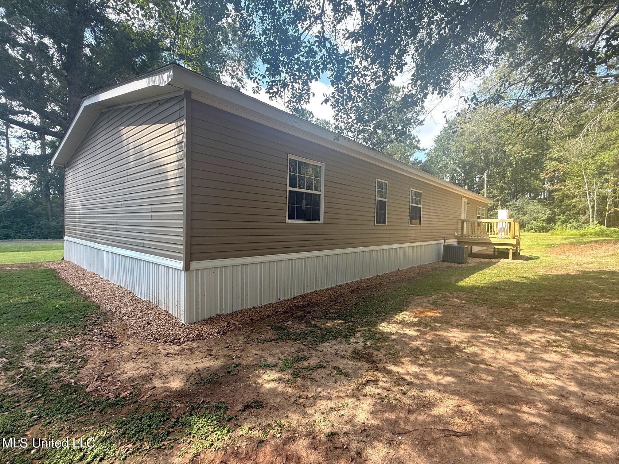 2147 McComb Holmesville Road McComb, MS 39648 - Photo 3 of 10 IMG_2367