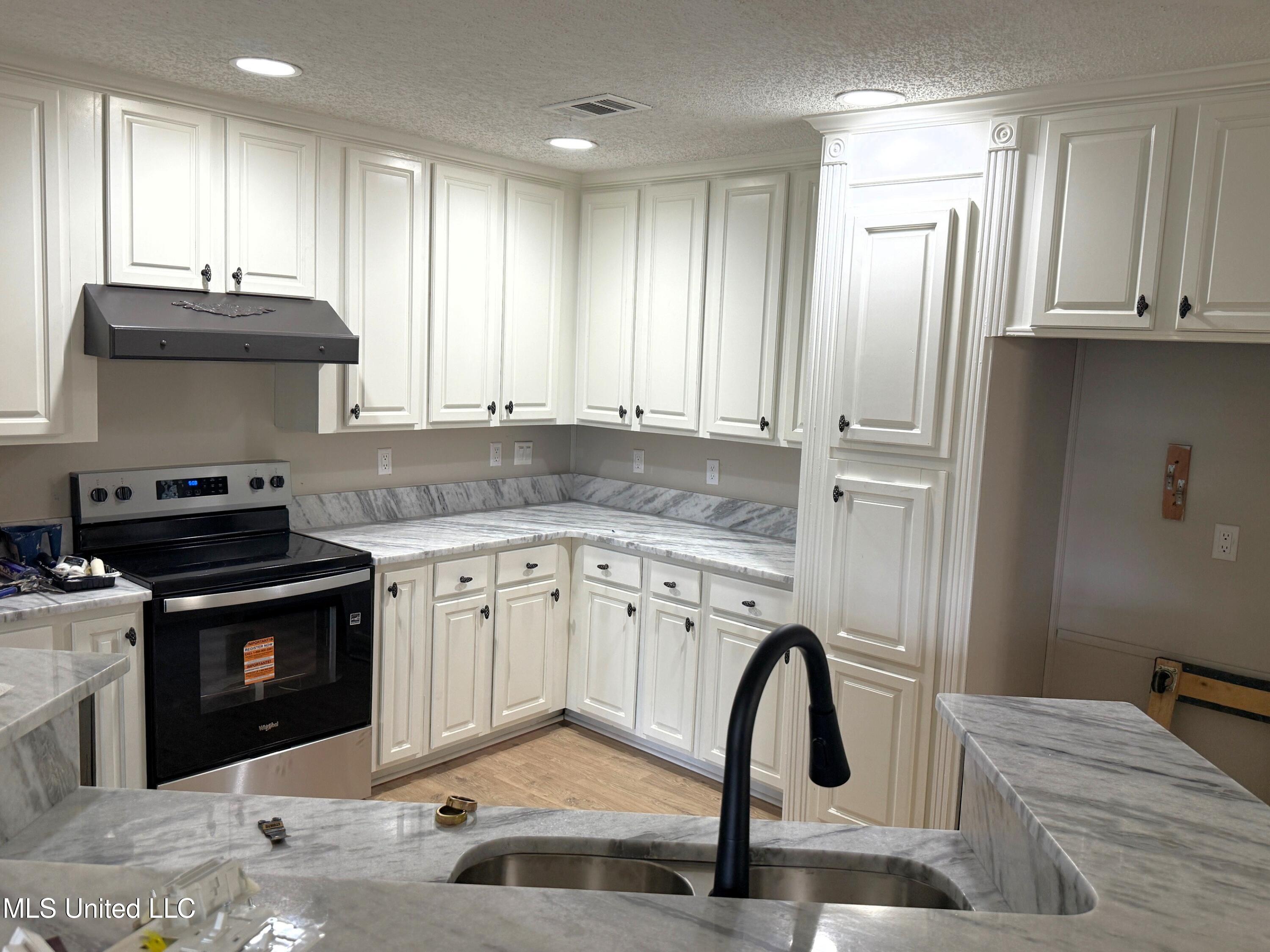 2147 McComb Holmesville Road McComb, MS 39648 - Photo 4 of 10 IMG_2368