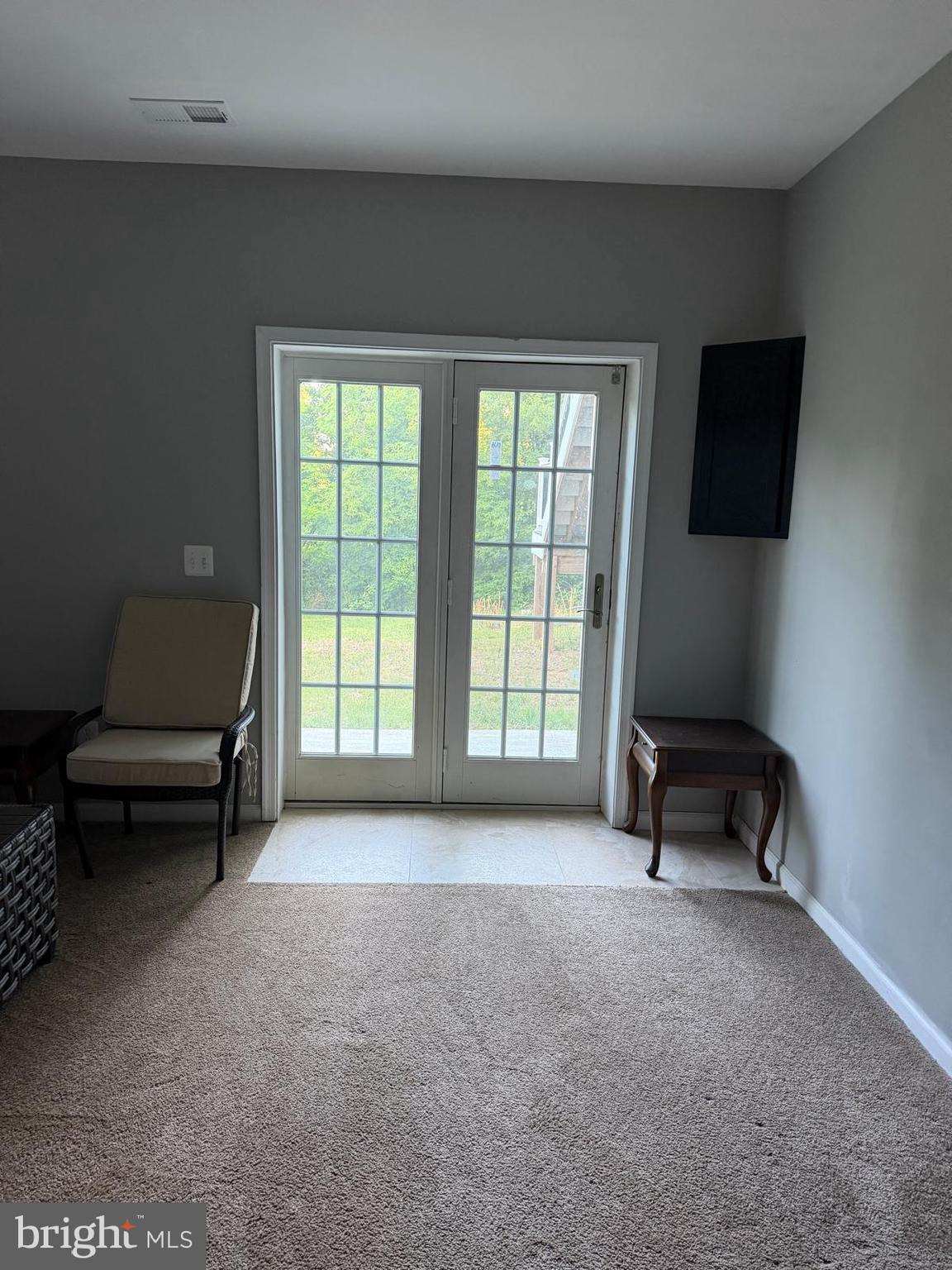 18970 Rosings Way Triangle, VA 22172 - Photo 2 of 16 a living room with furniture and a window