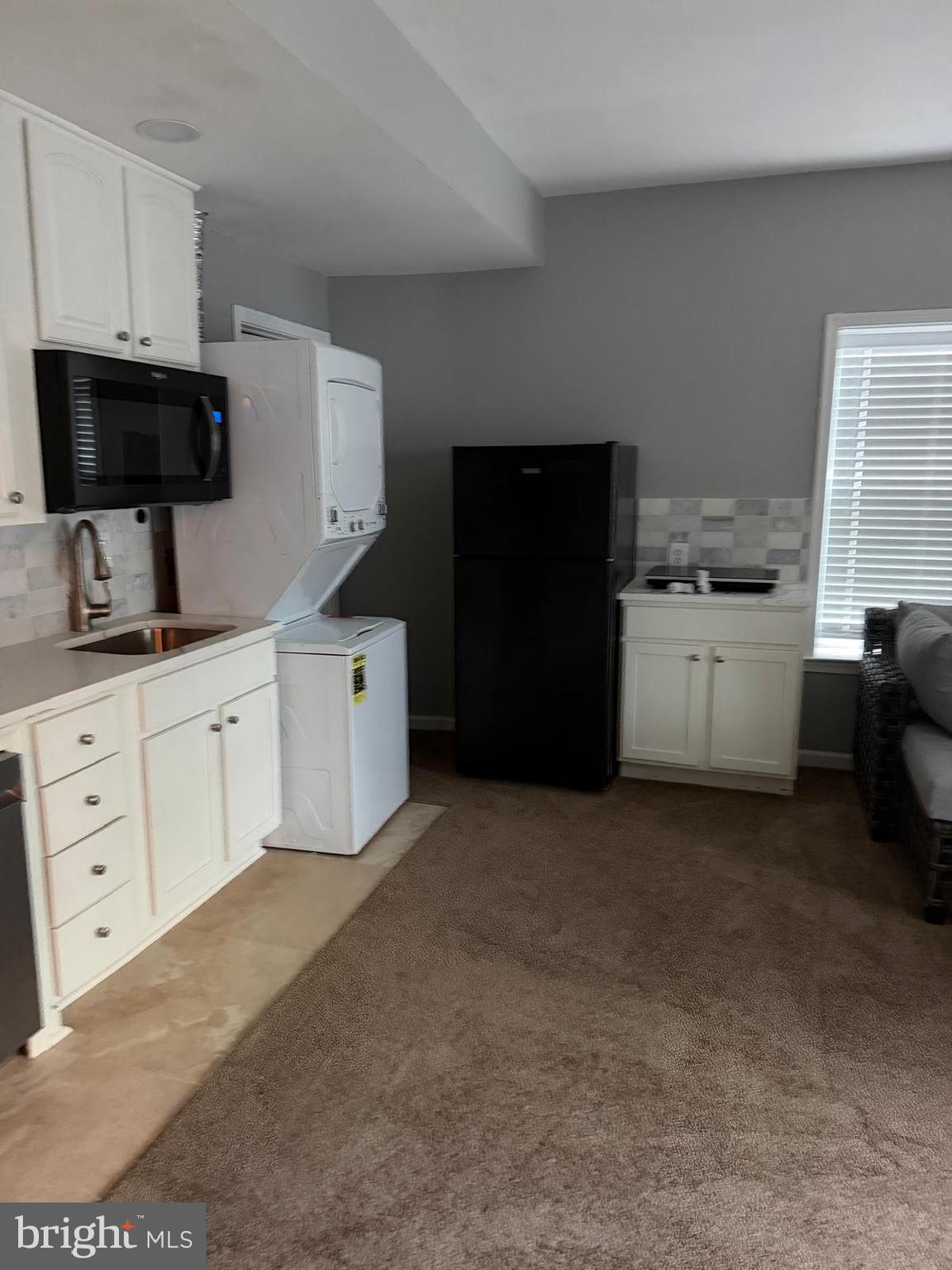 18970 Rosings Way Triangle, VA 22172 - Photo 4 of 16 a kitchen with a sink a stove and cabinets