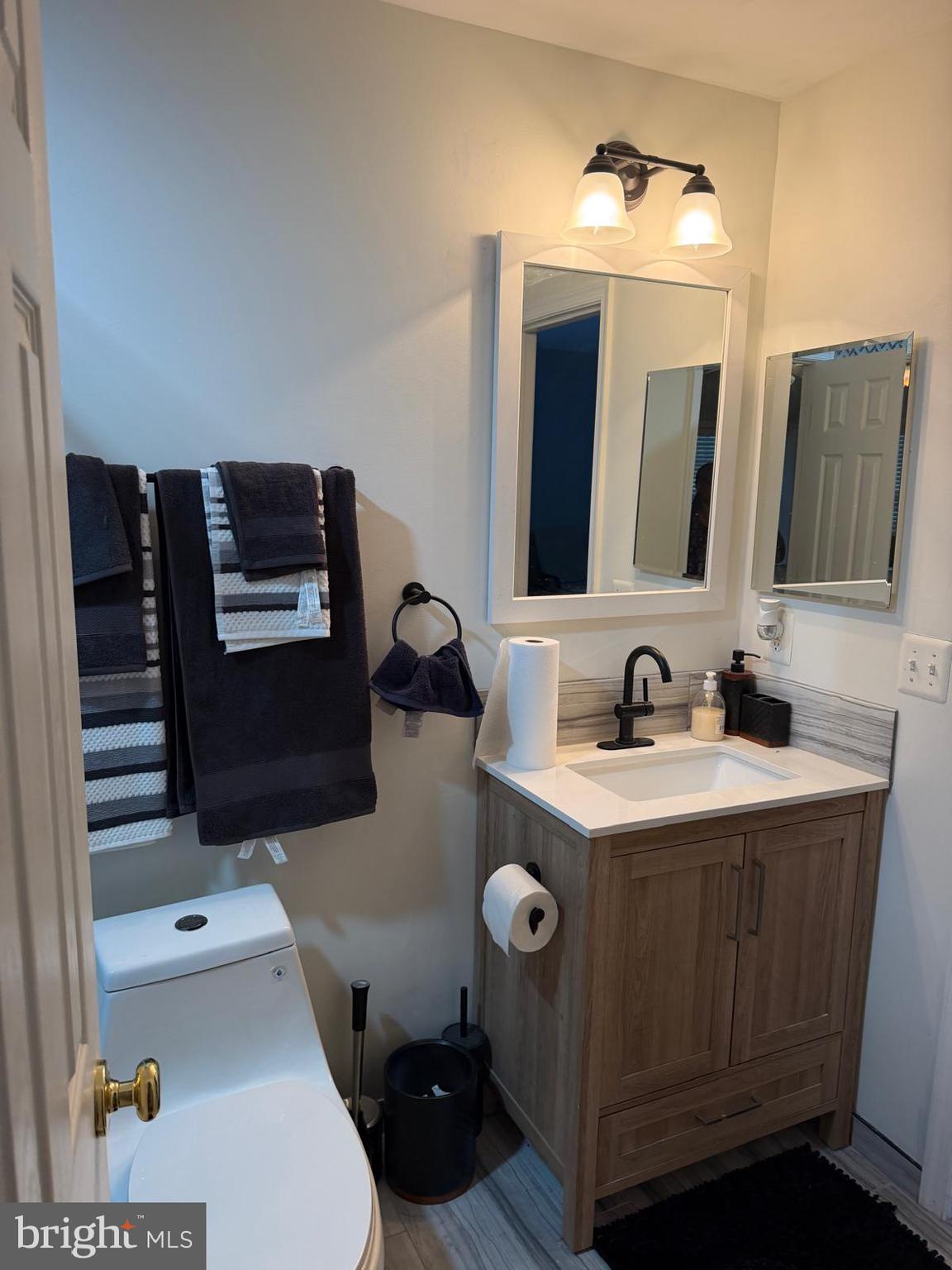 18970 Rosings Way Triangle, VA 22172 - Photo 10 of 16 a bathroom with a toilet a sink and mirror