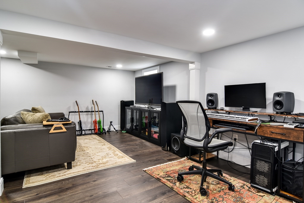 8 Lee Road Sharon, MA 02067 - Photo 15 of 20