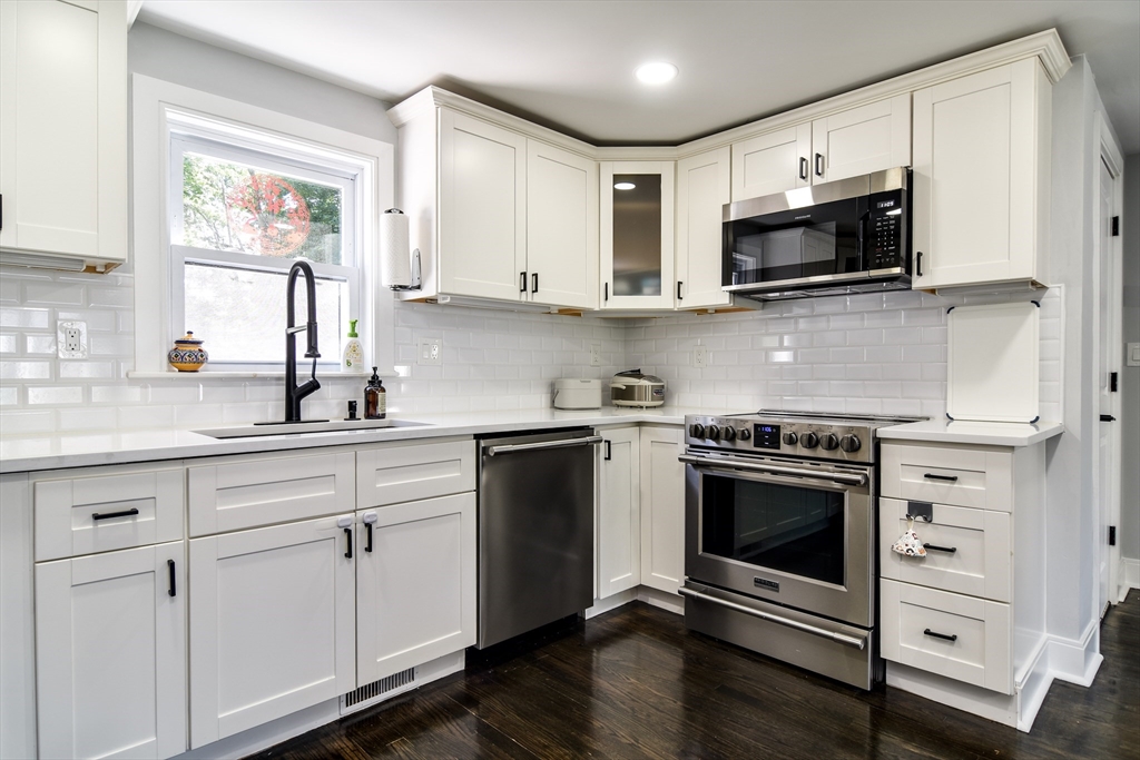 8 Lee Road Sharon, MA 02067 - Photo 4 of 20