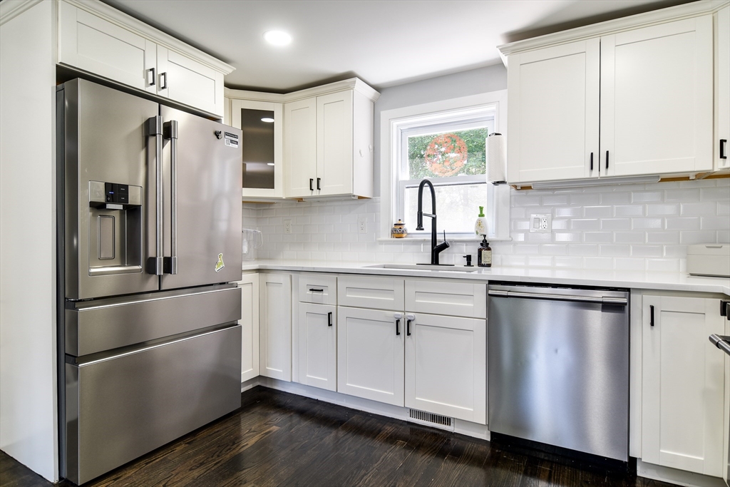 8 Lee Road Sharon, MA 02067 - Photo 5 of 20