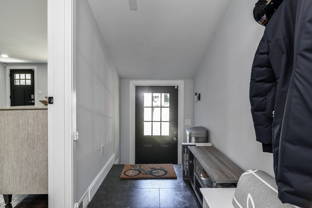 8 Lee Road Sharon, MA 02067 - Photo 8 of 20