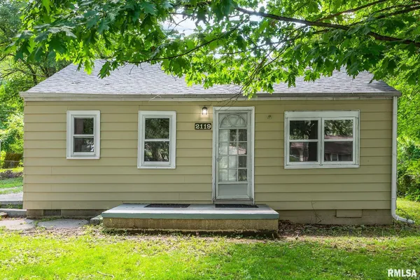 $74,900 | 2119 North Northcrest Drive, Peoria, IL 61604