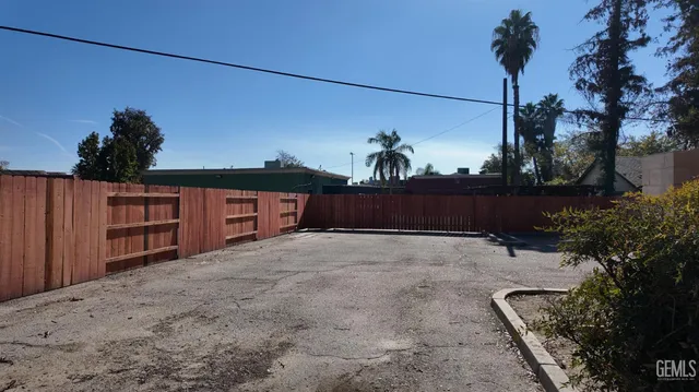 a view of a backyard of the house