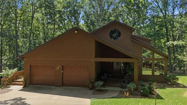 $575,000 | 95 Highway 555, Little Hocking, OH 45742