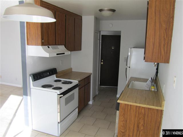 400 South Saliman Road, Unit M101 Carson City, NV 89701 - Photo 2 of 6 a kitchen that has a sink and a stove in it