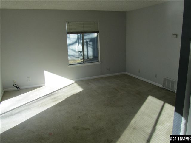 400 South Saliman Road, Unit M101 Carson City, NV 89701 - Photo 3 of 6 an empty room with windows