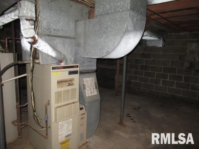 $70,000 | 1117 East Ash Street, Herrin, IL 62948