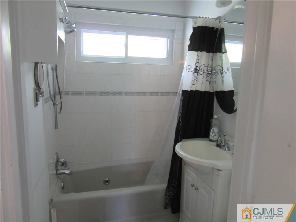 31 Emerald Road Kendall Park, NJ 08824 - Photo 14 of 20 Gallery Image 14