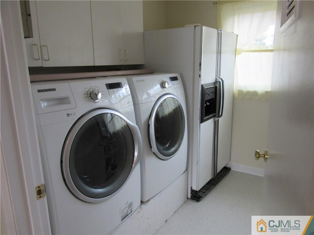 31 Emerald Road Kendall Park, NJ 08824 - Photo 18 of 20 Gallery Image 18