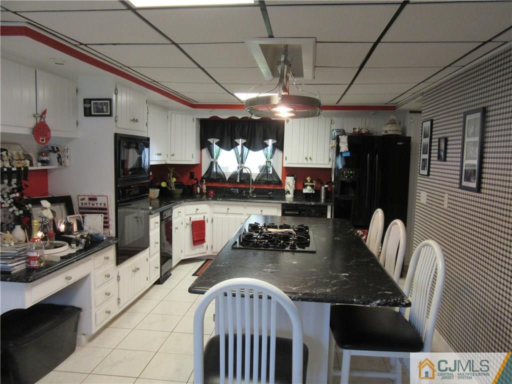 31 Emerald Road Kendall Park, NJ 08824 - Photo 3 of 20 Gallery Image 3