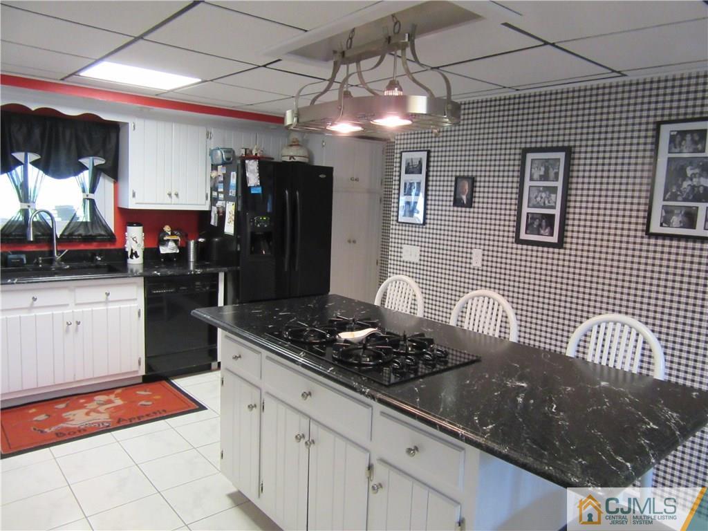 31 Emerald Road Kendall Park, NJ 08824 - Photo 4 of 20 Gallery Image 4
