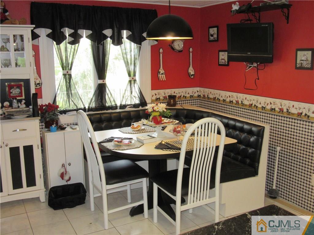 31 Emerald Road Kendall Park, NJ 08824 - Photo 5 of 20 Gallery Image 5