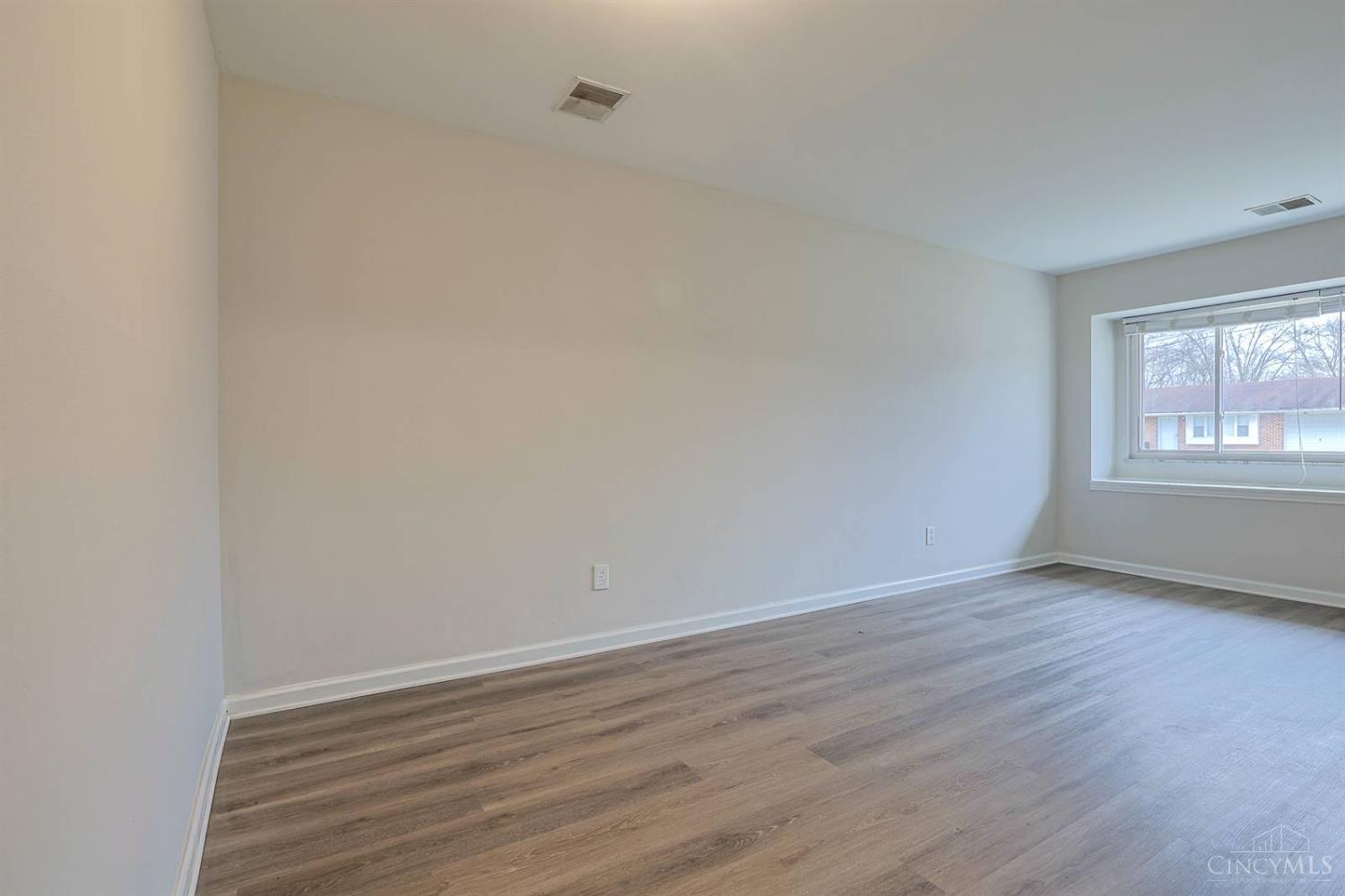 238 Diston Lane Cincinnati, OH 45246 - Photo 10 of 30