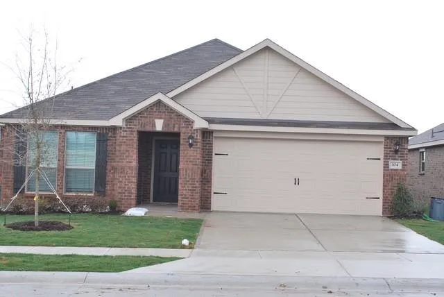 $2,175 | 104 Magnolia Drive, Sanger, TX 76266