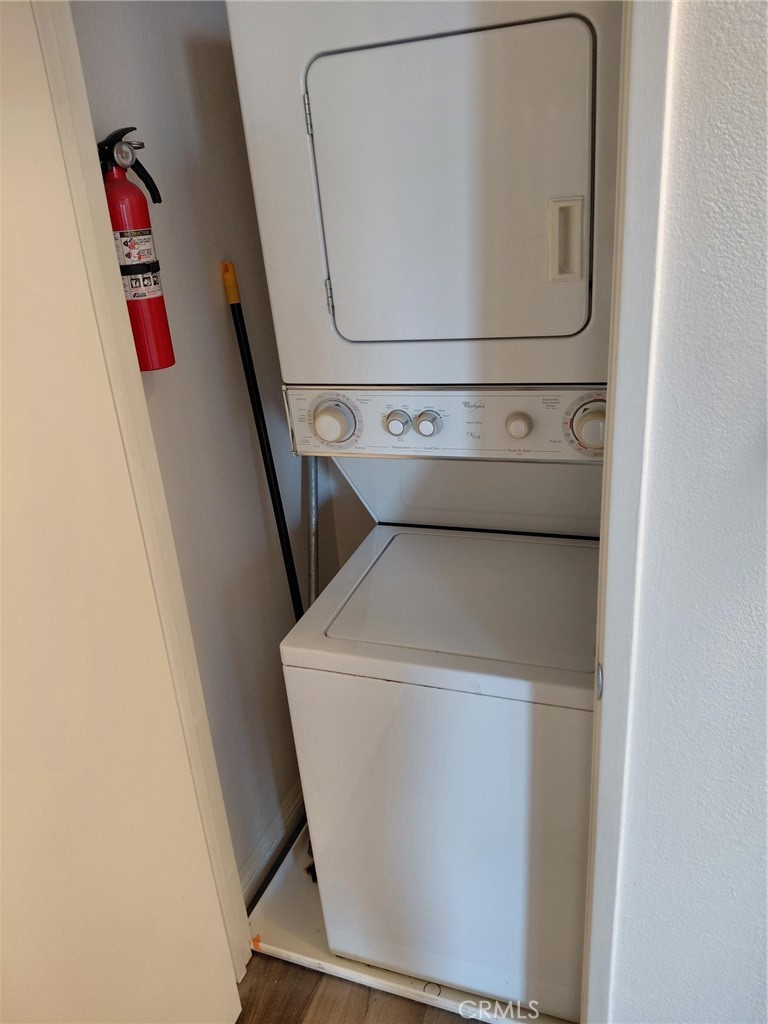 14530 Nautical Lane, Unit 15 Helendale, CA 92342 - Photo 5 of 14 a utility room with dryer and washer