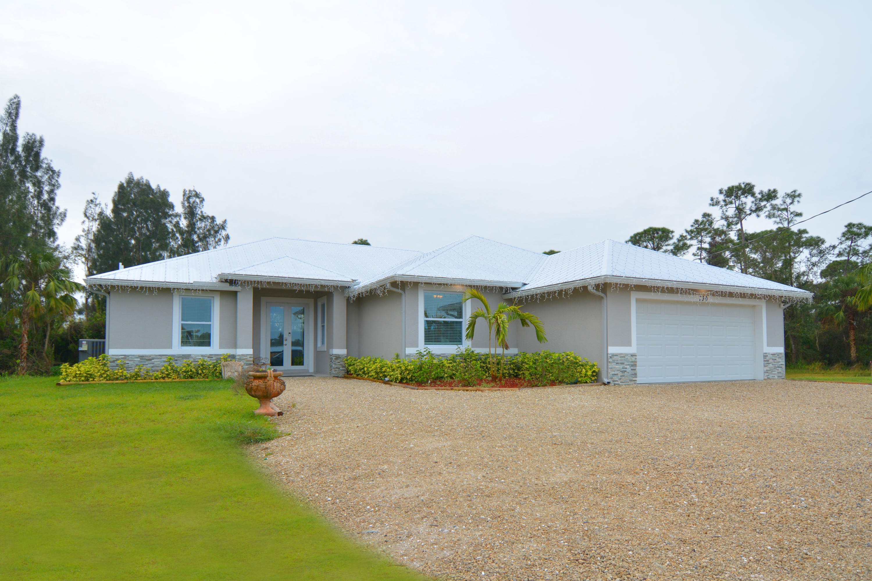 730 Southeast Salerno Road Stuart, FL 34997 - Photo 2 of 29 C 2017 MBP 011018 730 SE Salerno Rd (19)