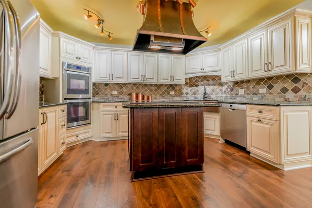 $550,000 | 1401 Burr Oak Road, Unit 108B, Hinsdale, IL 60521