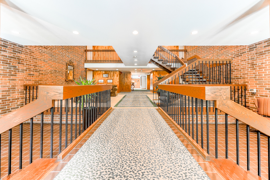 1401 Burr Oak Road, Unit 108B Hinsdale, IL 60521 - Photo 3 of 27