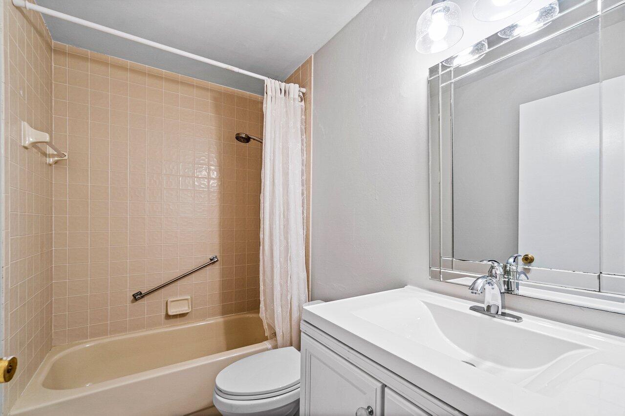 104 Half Moon Circle, Unit B3 Hypoluxo, FL 33462 - Photo 13 of 58 013-104HalfMoonCircle-Hypoluxo-FL-33462-