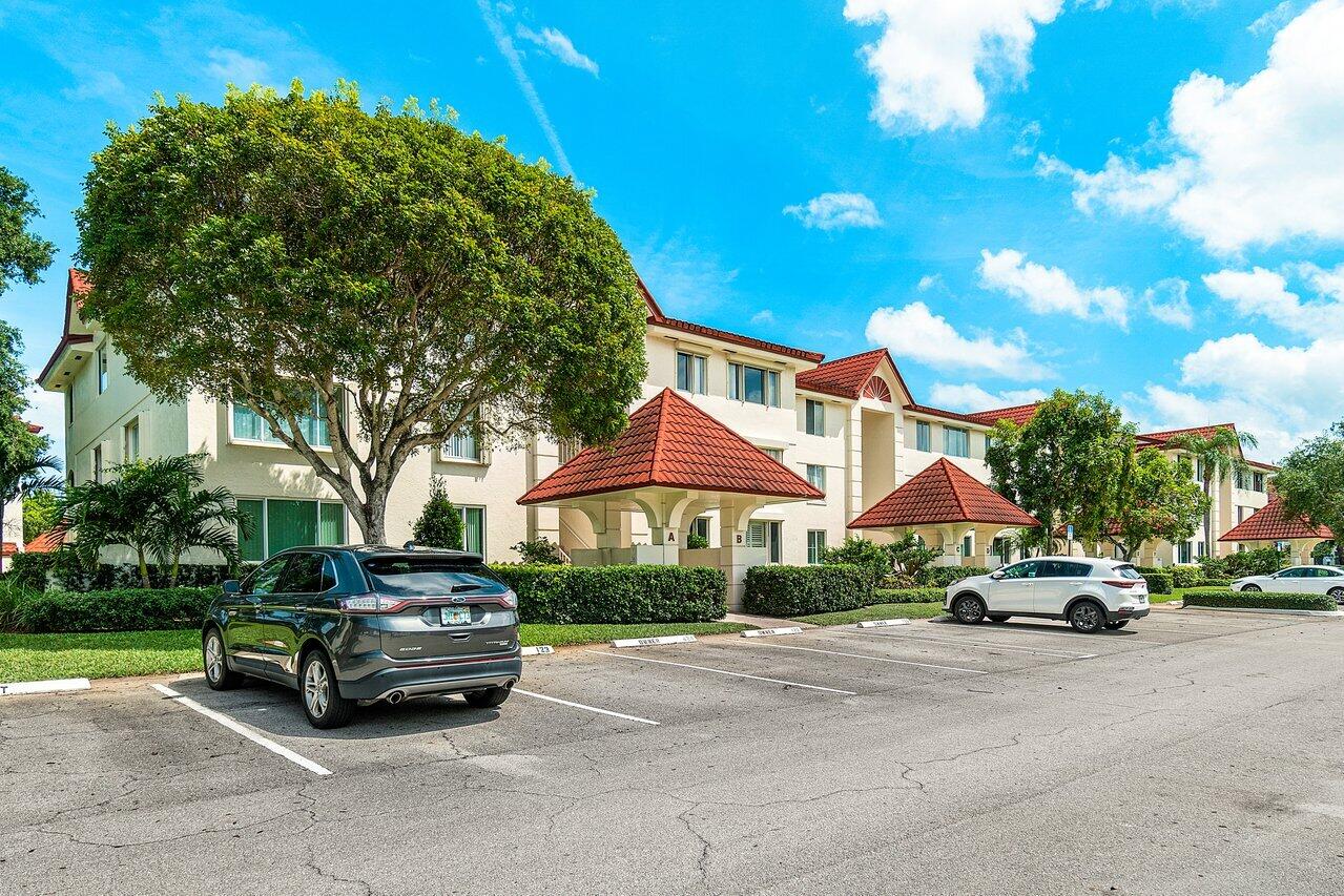 104 Half Moon Circle, Unit B3 Hypoluxo, FL 33462 - Photo 2 of 58 001-104HalfMoonCircle-Hypoluxo-FL-33462-