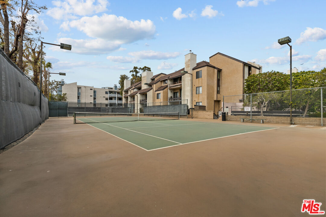 8110 Manitoba Street, Unit 106 Playa del Rey, CA 90293 - Photo 18 of 20 a view of a basketball court