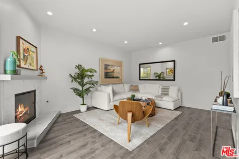 $585,000 | 8110 Manitoba Street, Unit 106, Playa del Rey, CA 90293