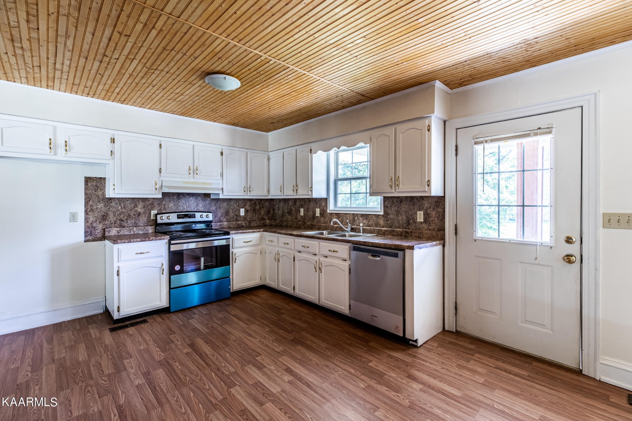 876 Cooper Lake Road Oneida, TN 37841 - Photo 5 of 29 Gallery Image 5