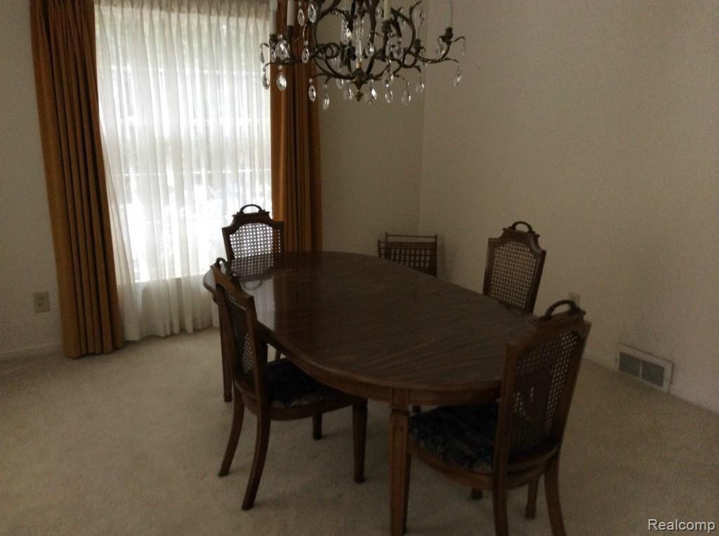 153 Cloverly Road Grosse Pointe, MI 48236 - Photo 3 of 10 2014-01-15 13.20