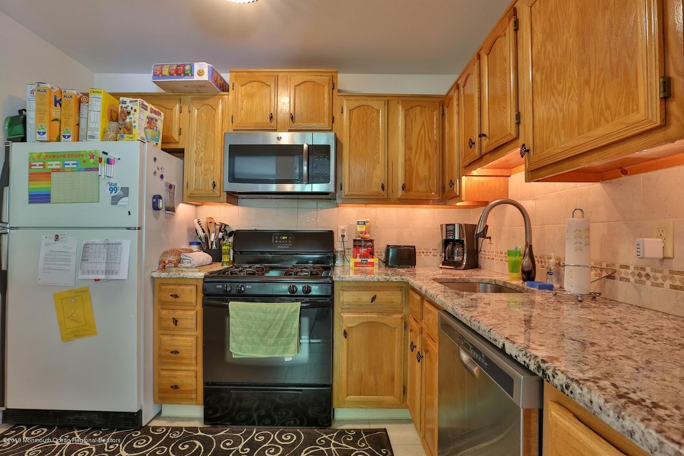 8 White Oak Court Howell, NJ 07731 - Photo 11 of 20 8WhiteOak-55